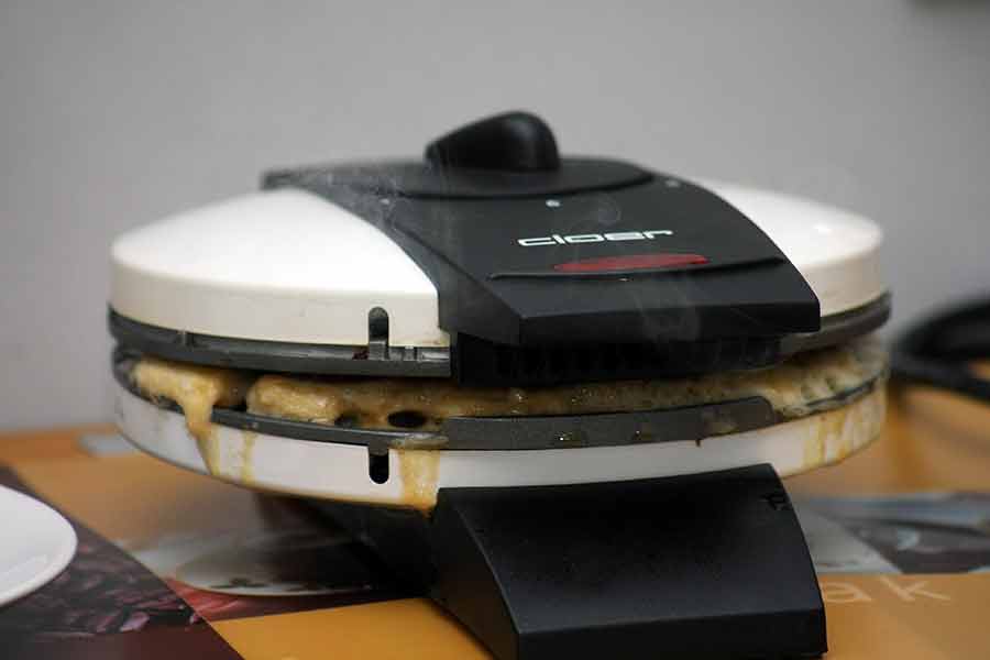 the-easiest-way-to-clean-a-waffle-maker-featured image
