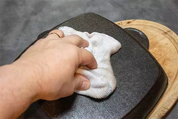 Drying the cast iron