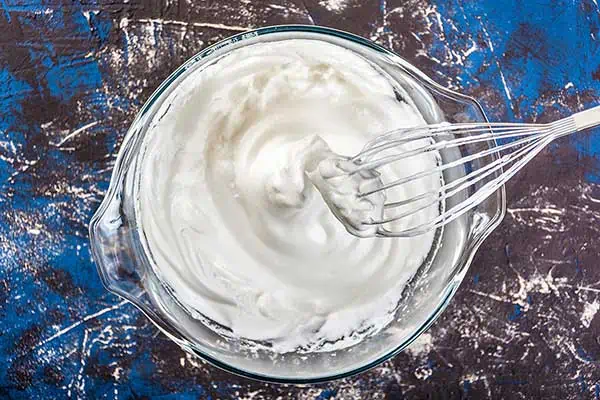 Bowl-of-whipped-egg-whites