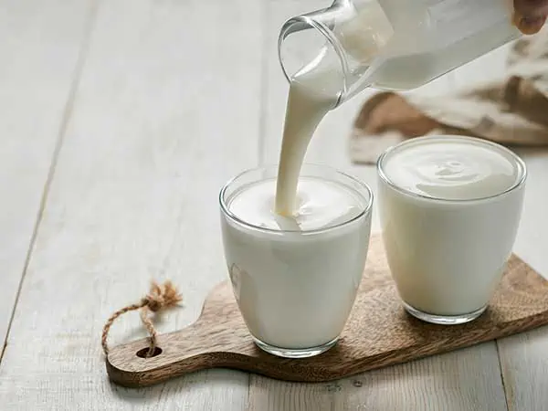 Pouring-buttermilk-into-glasses