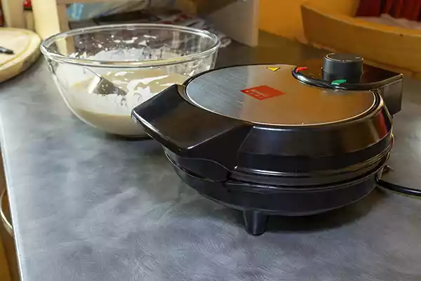 Waffle maker closed